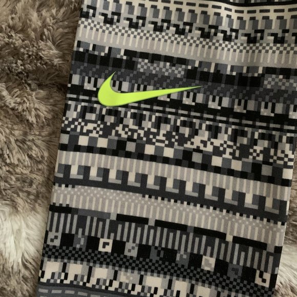 Nike Pro Warm 8 Bit Tight - Picture 9 of 10